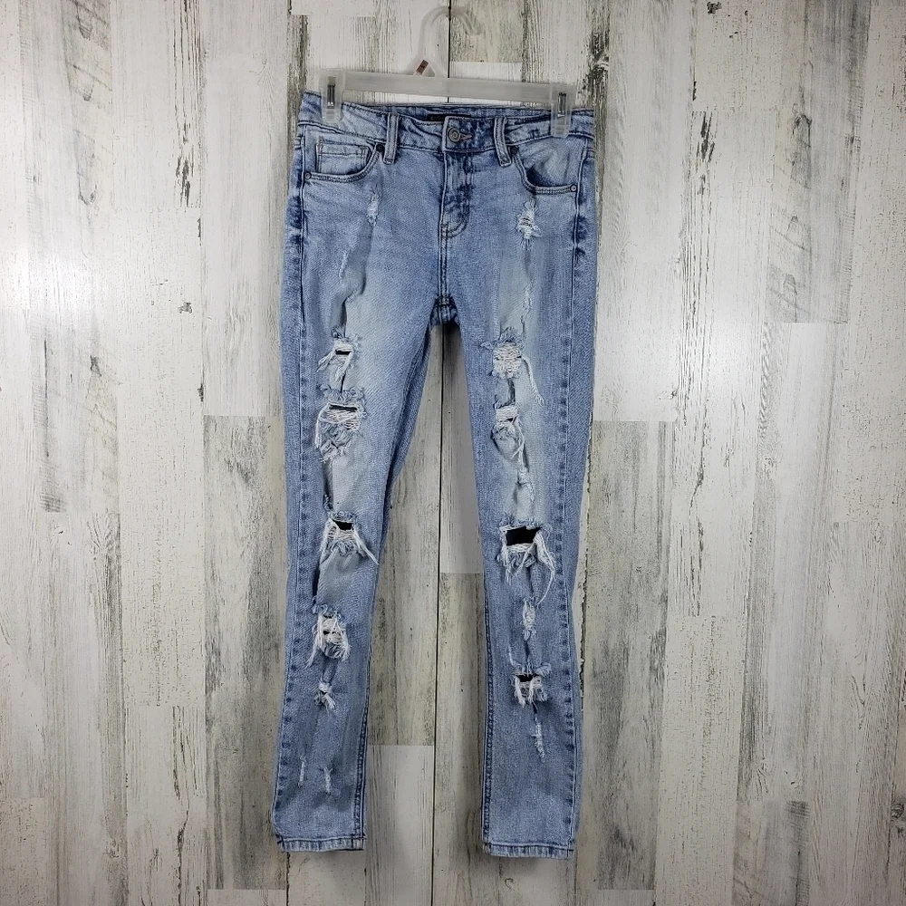 Fashion nova light wash highly ripped skinny jeans juniors size 1